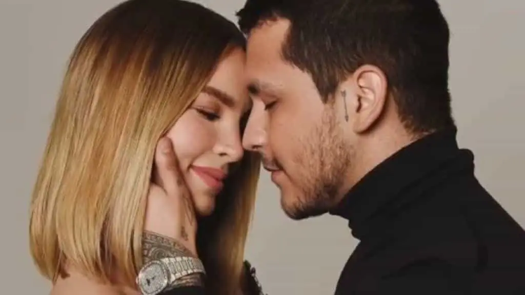 Christian Nodal se declara dependiente de Belinda hasta para dormir