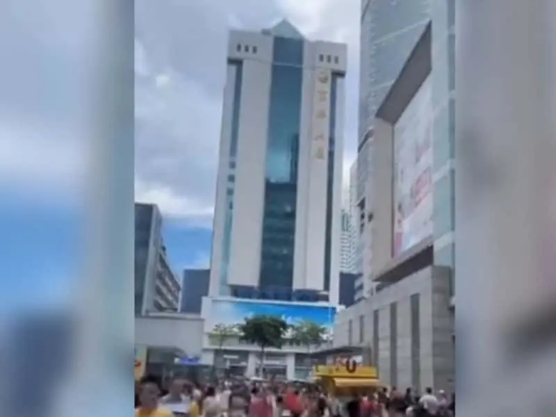 Video. Rascacielos lleno de gente se tambalea y causa pánico en China