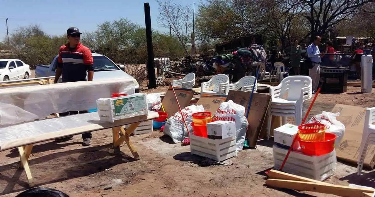 Entrega Bazar apoyos a víctimas de incendio