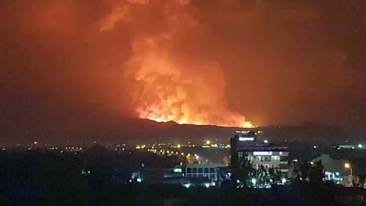 VIDEO: Volcán hace erupción en África