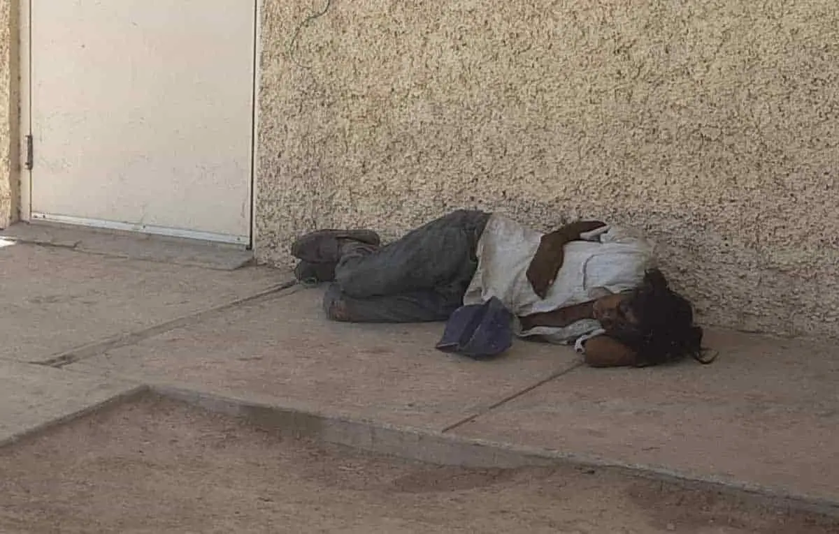 Deambulan indigentes por calles de Cajeme