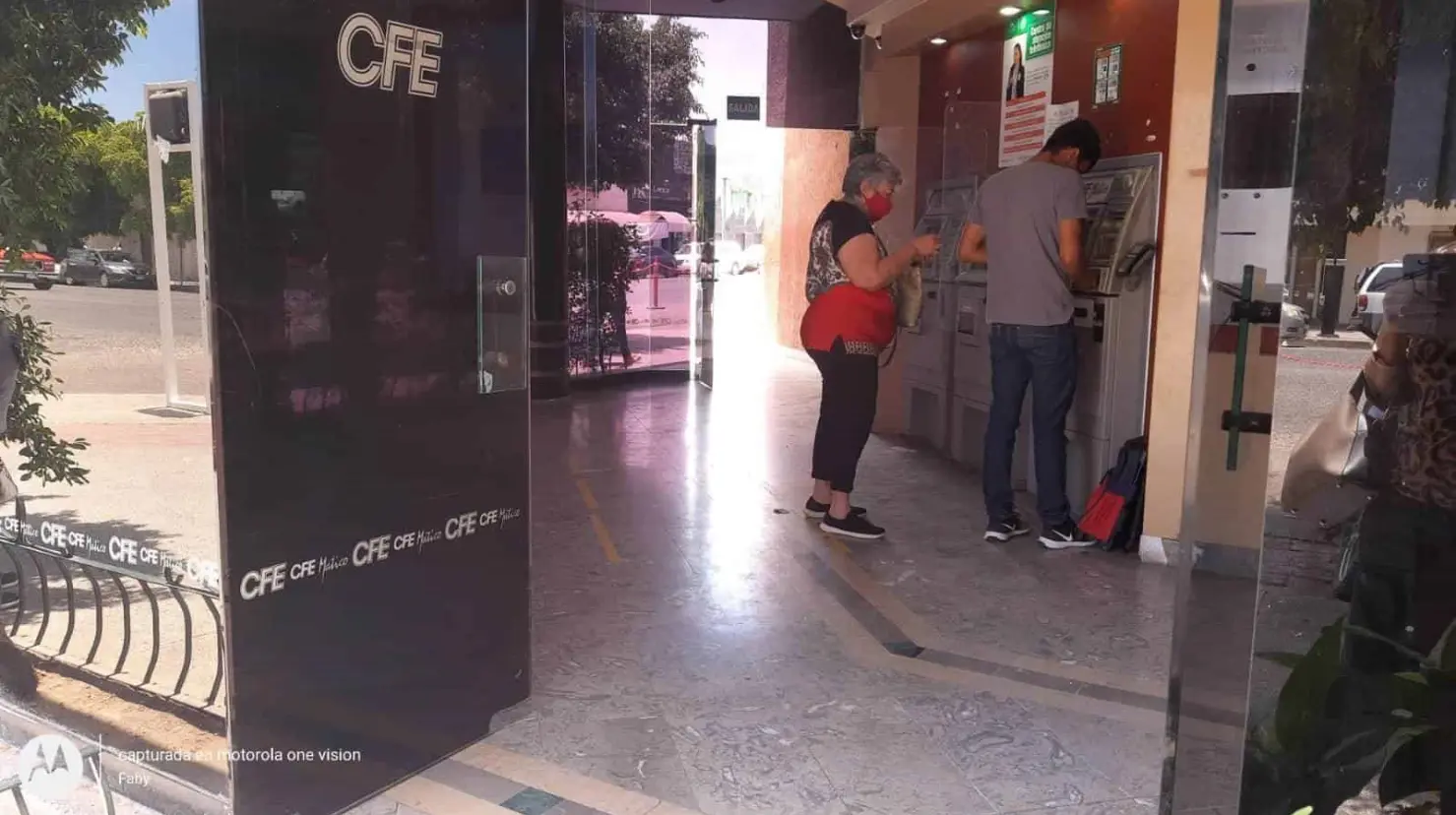 Esperan usuarios de CFE los recibos cargados