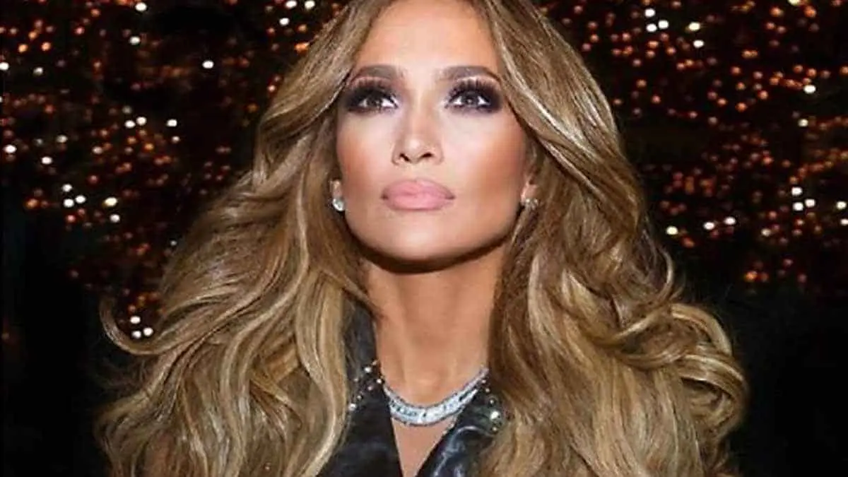 Ni sufre ni se acongoja: JLo es vista con otro de sus ex