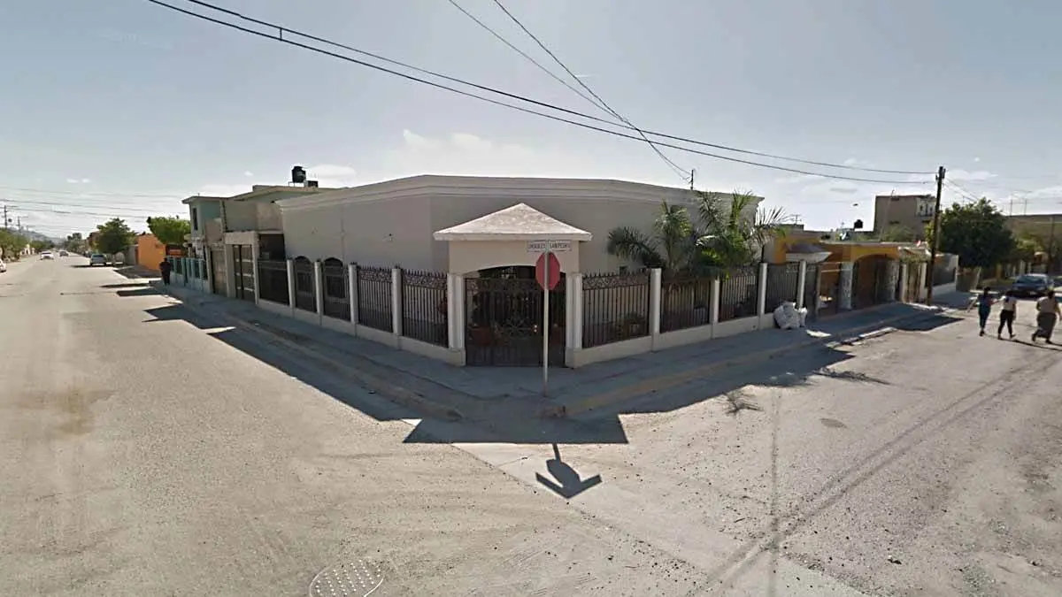 Levantan a joven y minutos después llega a casa golpeado