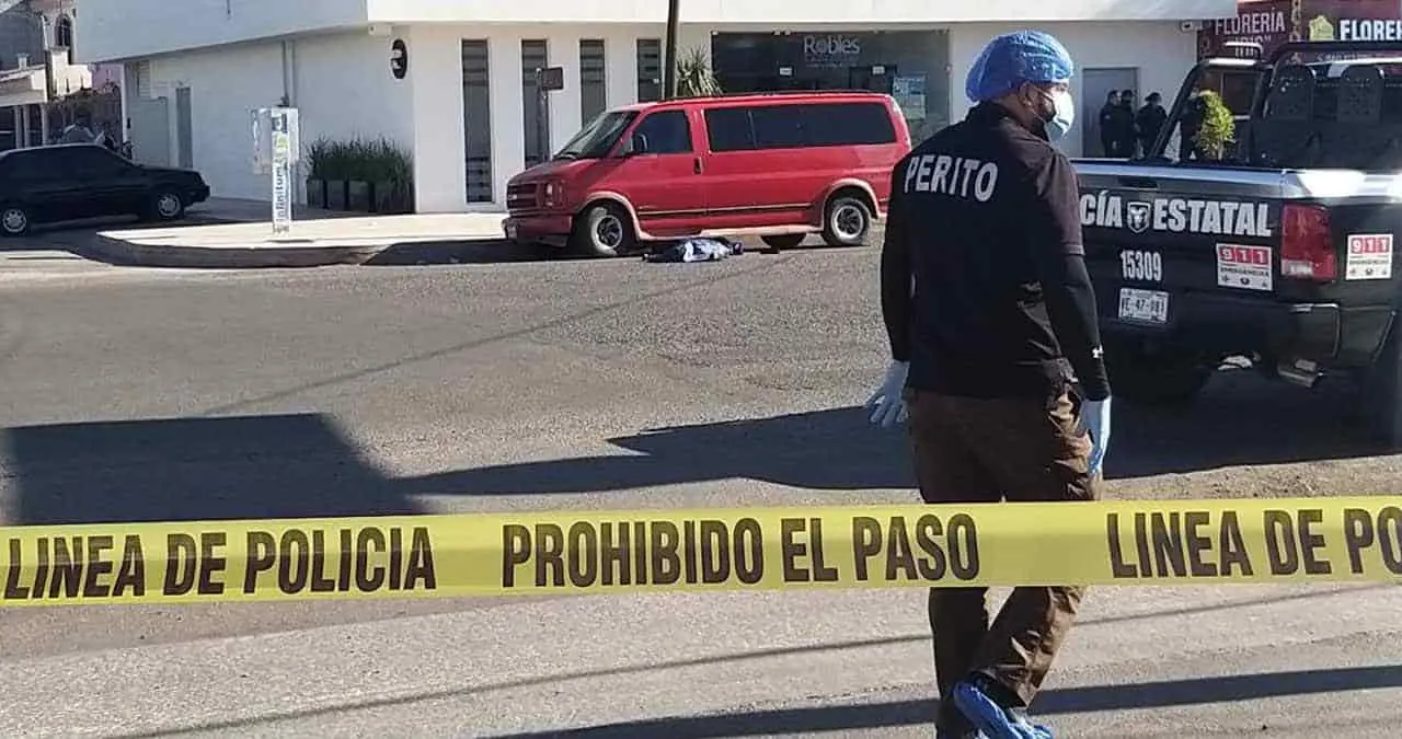 Identifican a hombre asesinado afuera de funeraria