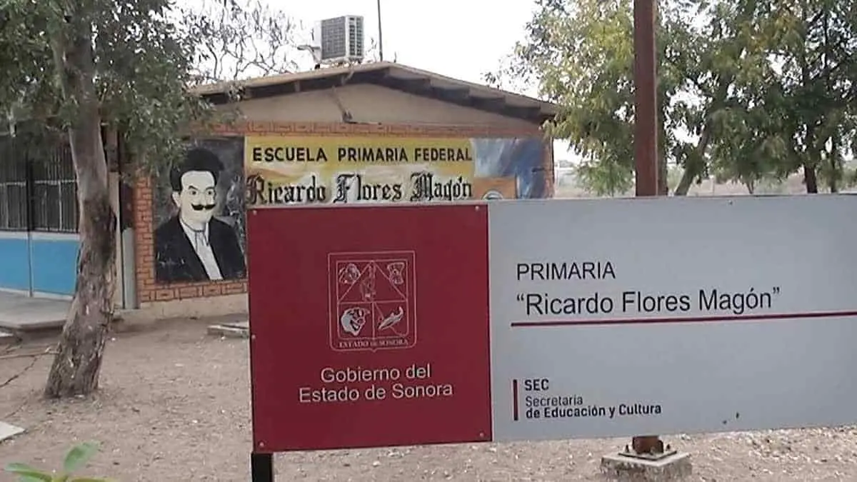 Saquean primaria Ricardo Flores Magón