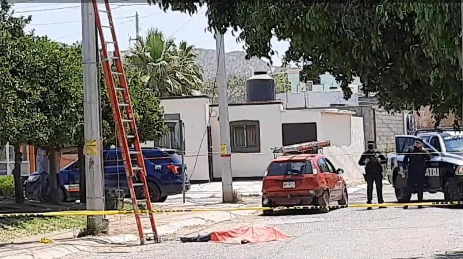 Cae de escalera al estar trabajando y fallece