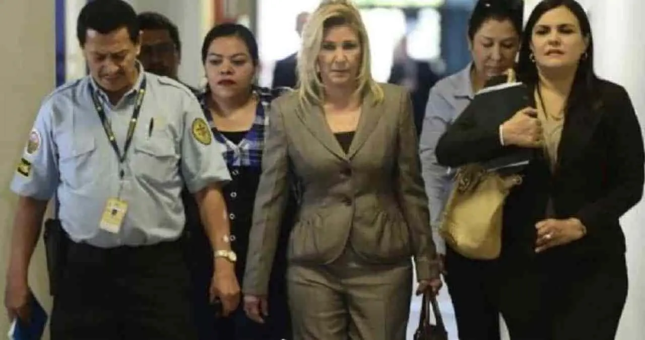 Diez años de prisión para ex primera dama de El Salvador