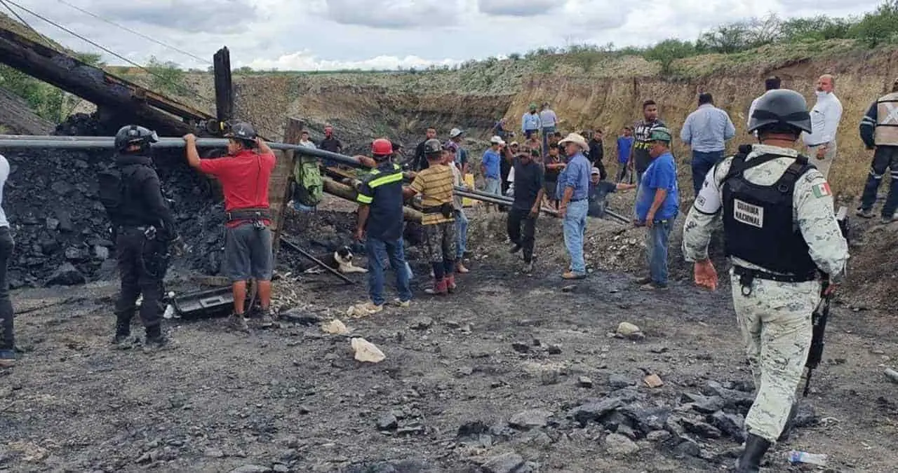 Se inunda mina en Coahuila; quedan atrapados siete mineros