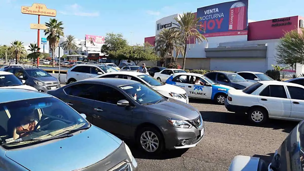 Caos vehicular por vacunación en la Unison