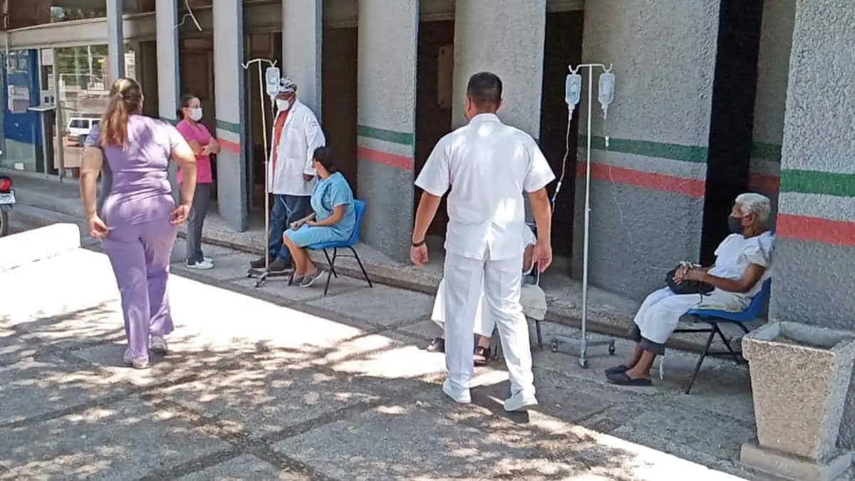 Desalojo de pacientes en el Issste causa irritación