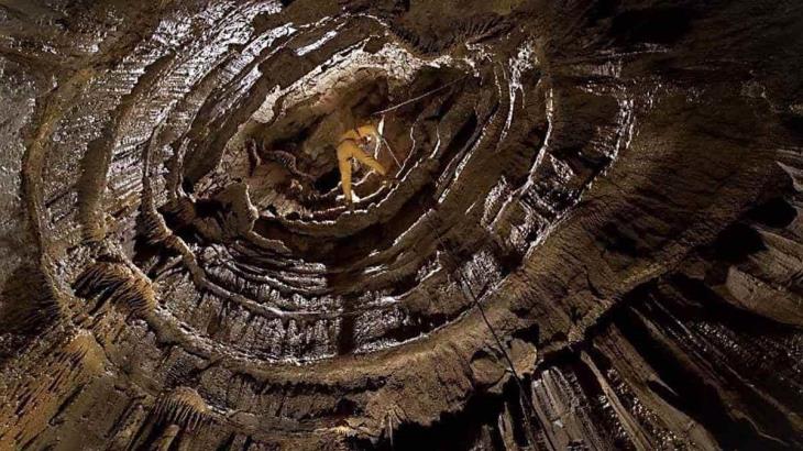Conoce la cueva más profunda de la Tierra: aún no llegan al fondo