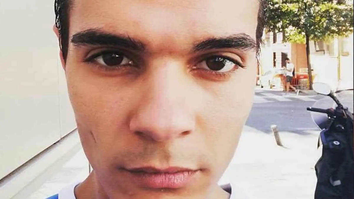 Mata a su madre, la serrucha y se come su carne cruda