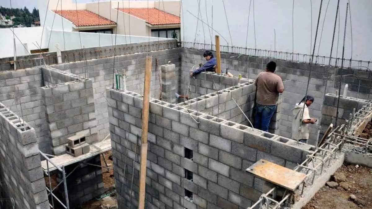 Pandemia "golpea" a los constructores
