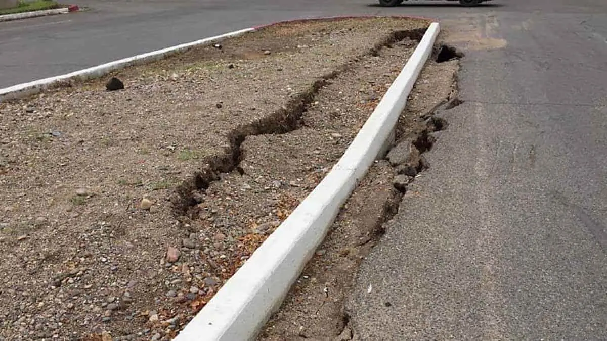 Se hunde tramo de la calle No Reelección en Navojoa
