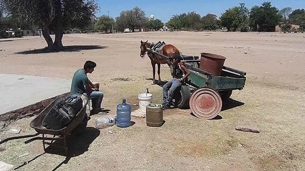 En crisis del agua "patean el bote"