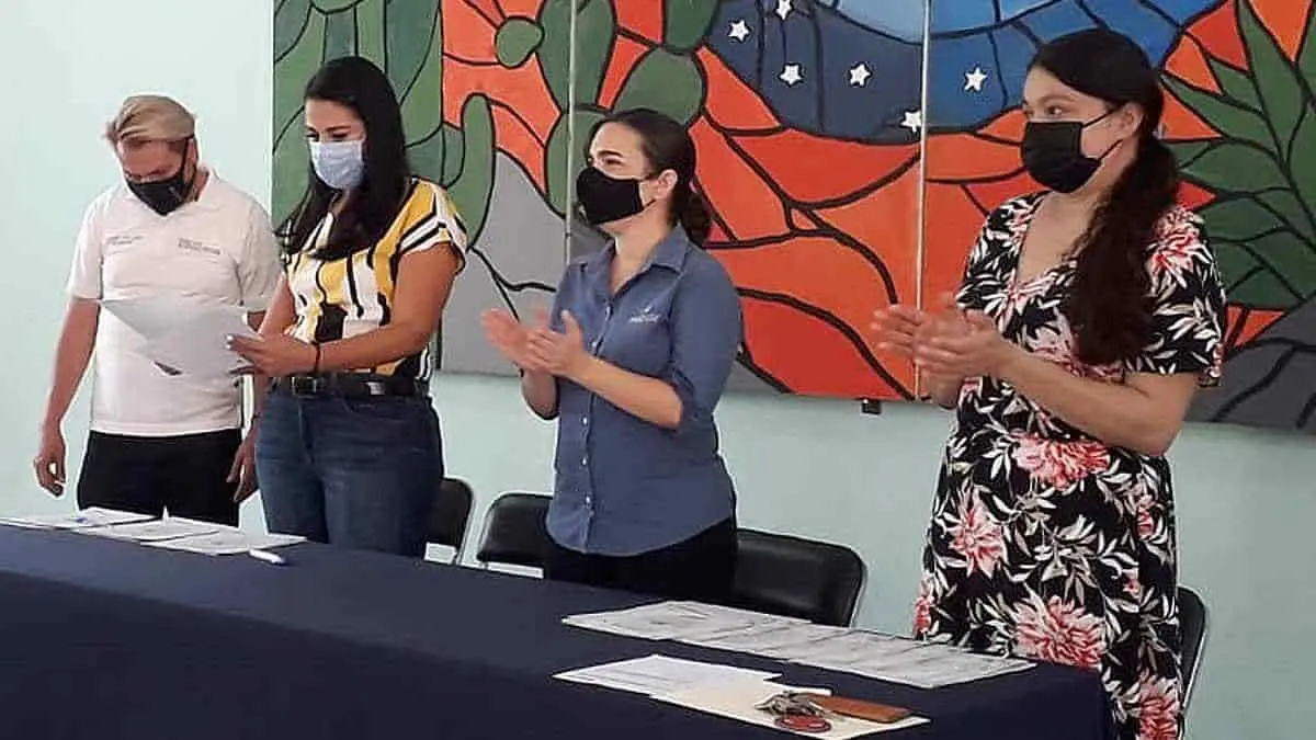 Se capacitan en oficios en el Icatson