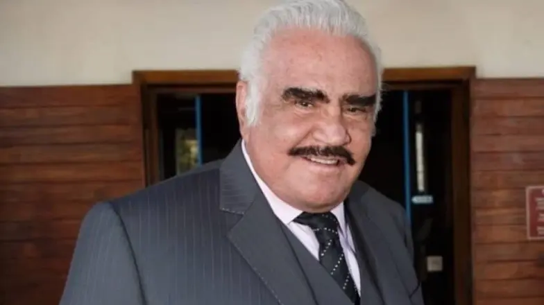 Hospitalizan a Vicente Fernández de emergencia Hospitalizan a Vicente Fernández de emergencia