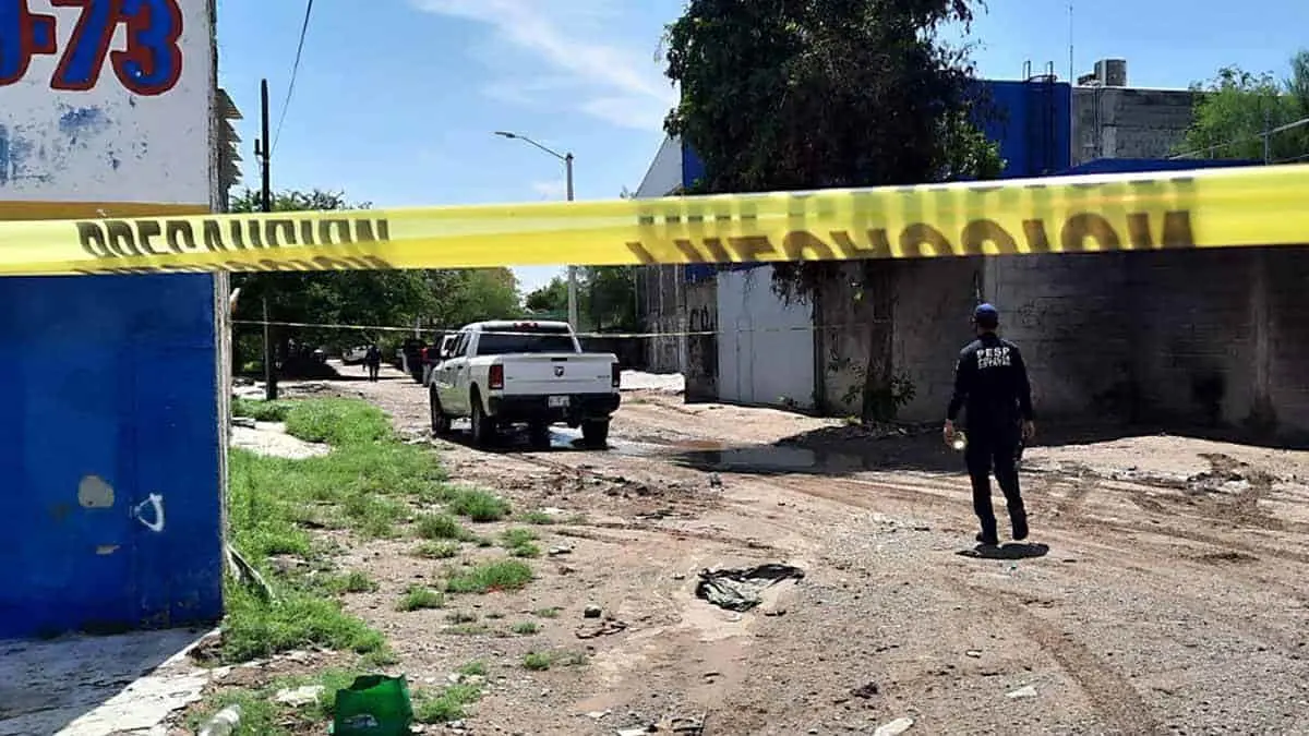 Encuentran un hombre degollado en plena calle