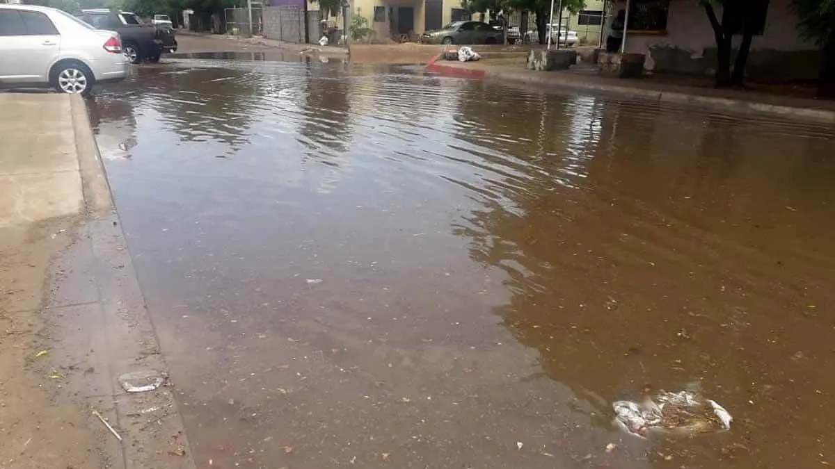 Drenaje de Huatabampo colapsa por lluvias recientes