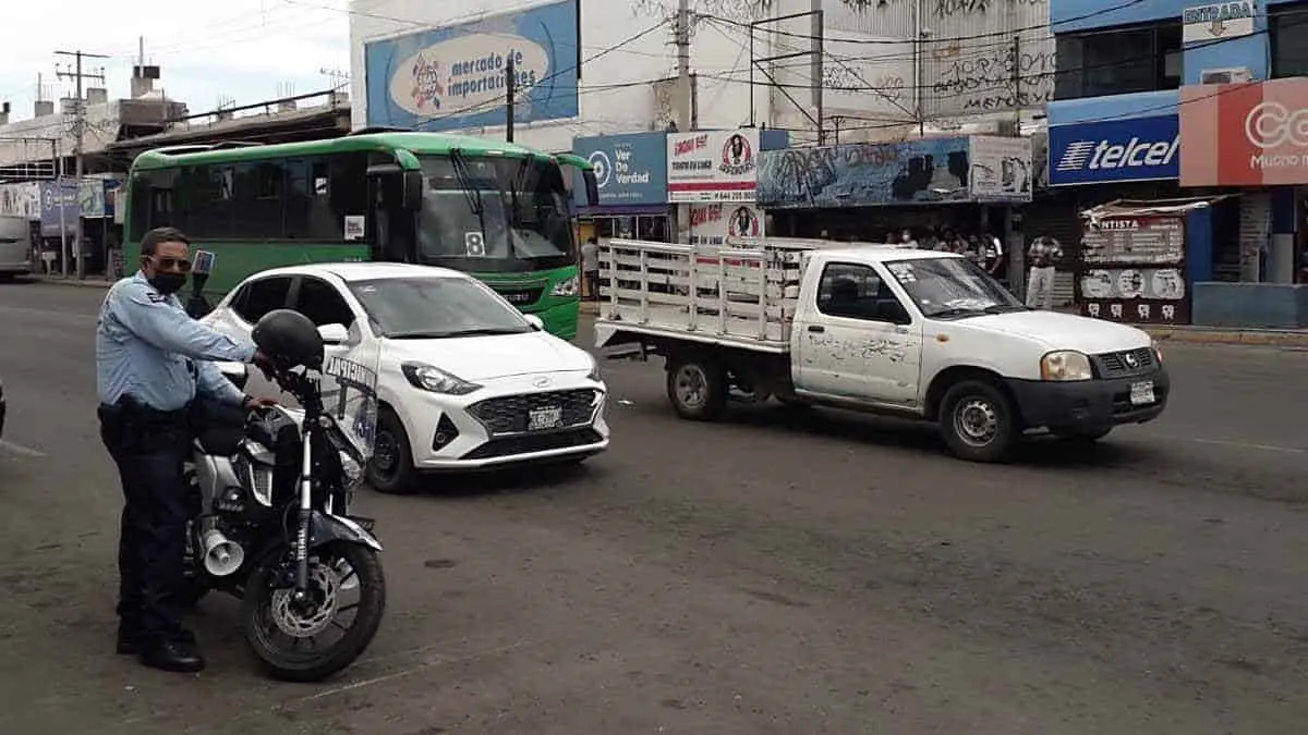 Tránsito aplica operativo contra los taxis ruleteros
