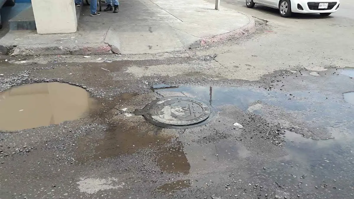 Aguas negras inundan el Centro de Ciudad Obregón