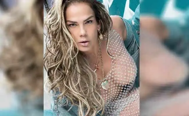 Video. ¡Niurka vuelve a mostrar sus pechos!, y en pleno aeropuerto