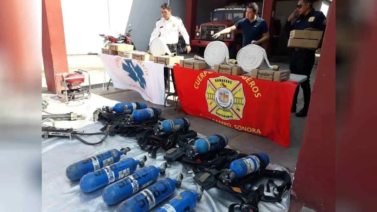 Bomberos de Huatabampo recibe equipo y ambulancia