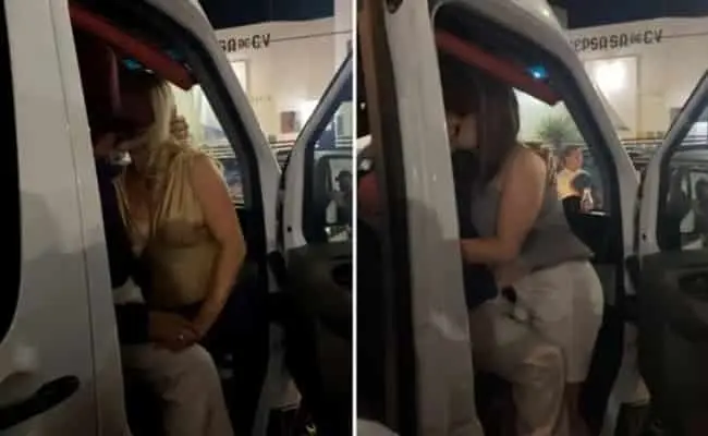 Video. Lalo Mora manosea y besa a sus fans en la boca
