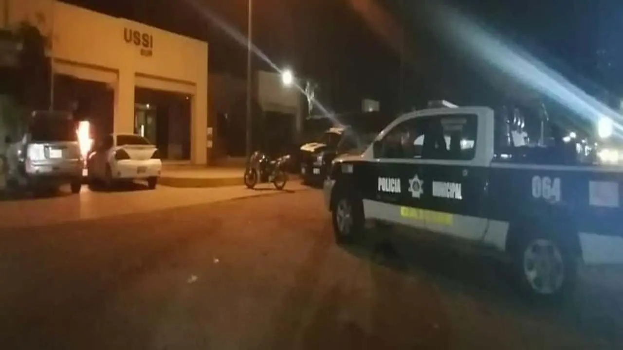 Lo balean cuando cenaba dogos en la Nueva Palmira