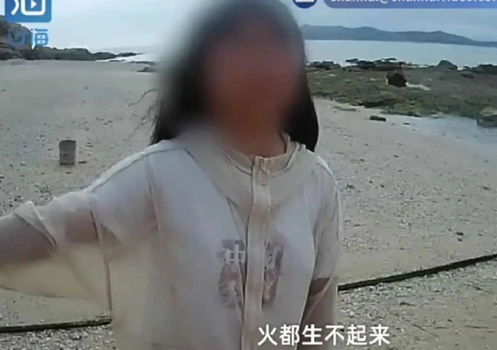 Abandonan a su hijita en una isla desierta por desobediente