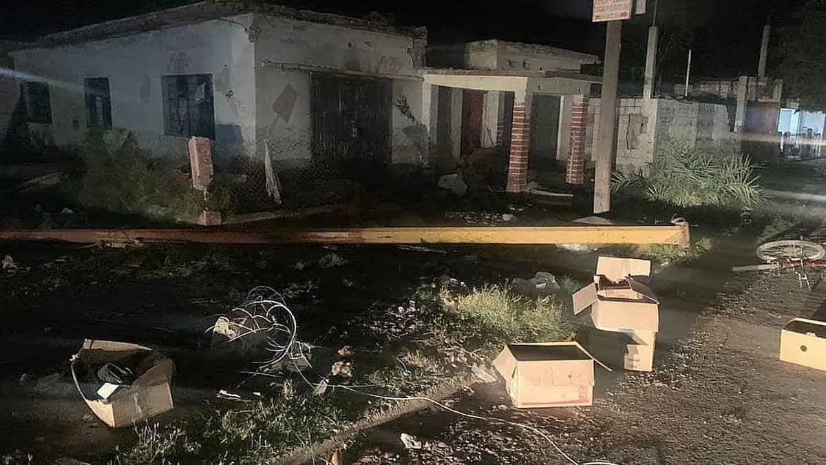Tormenta eléctrica causa estragos en Huatabampo