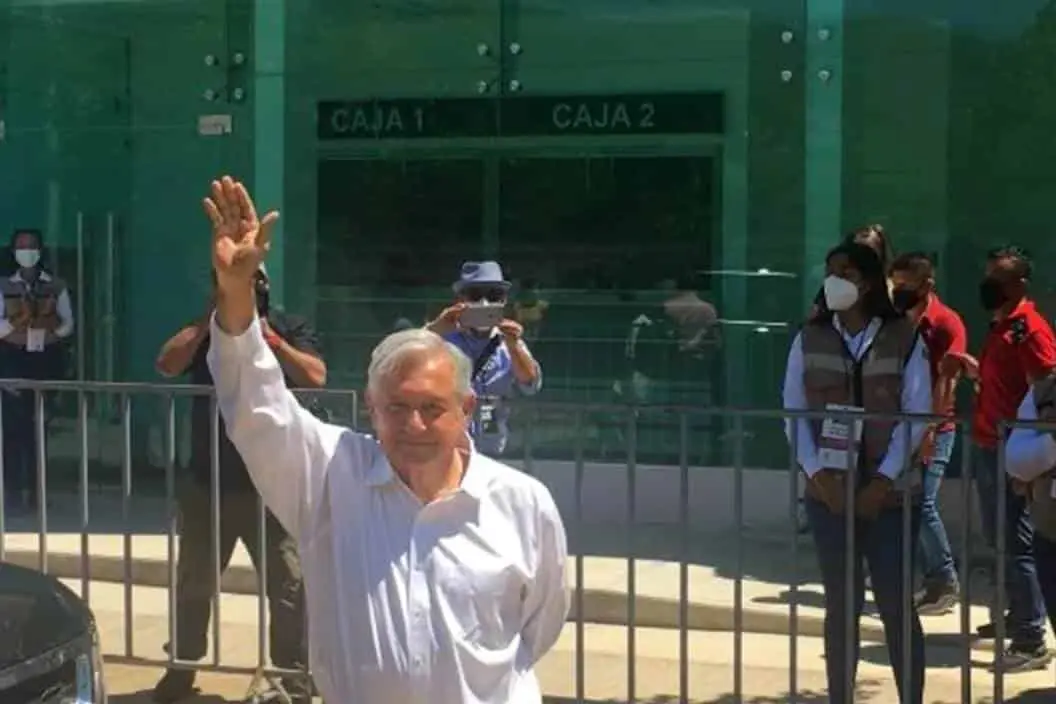 AMLO viaja en helicóptero hacia Tamazula, Durango