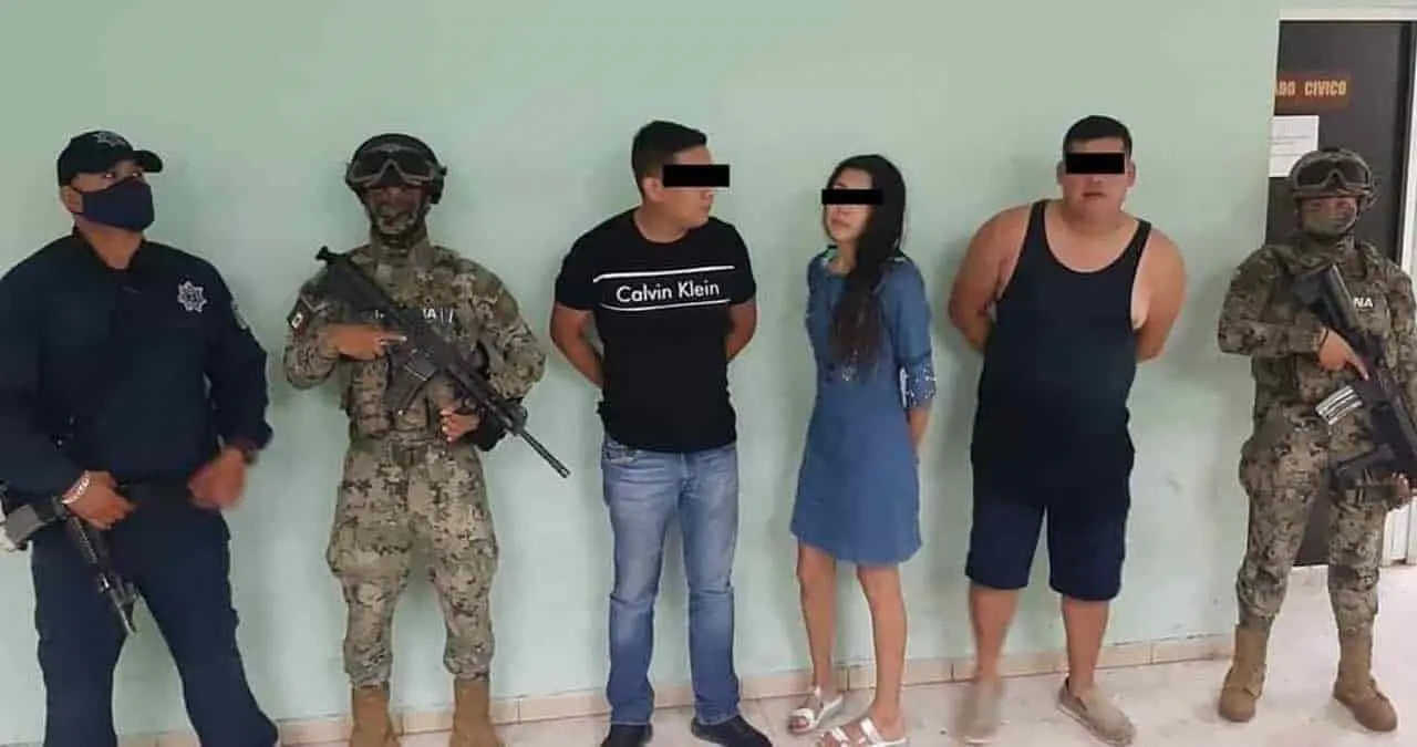 Detienen a tres jóvenes por golpear a policías municipales
