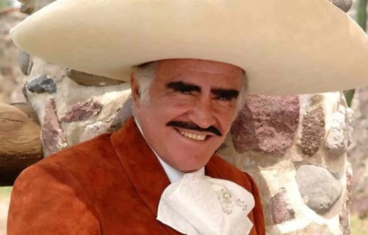 Sigue grave Vicente Fernández; continúa conectado a un ventilador
