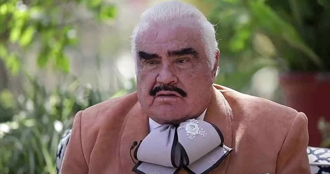Vicente Fernández presenta mejoría