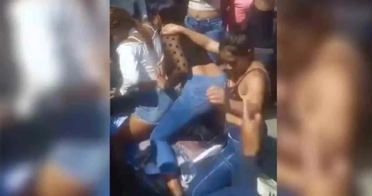 Despiden a joven con perreo sobre el ataúd