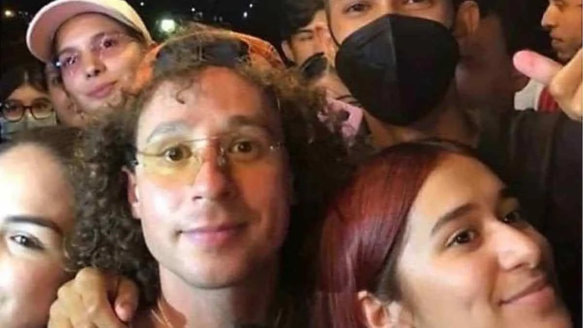 Luisito Comunica se desmaya entre sus fans en Venezuela