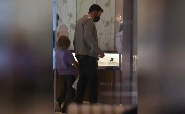 Ben Affleck nuevamente busca anillo de compromiso para JLo