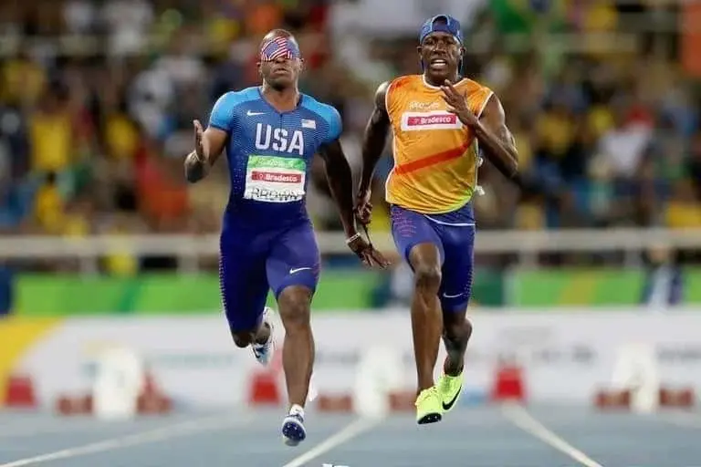 David Brown no podrá correr con su guía