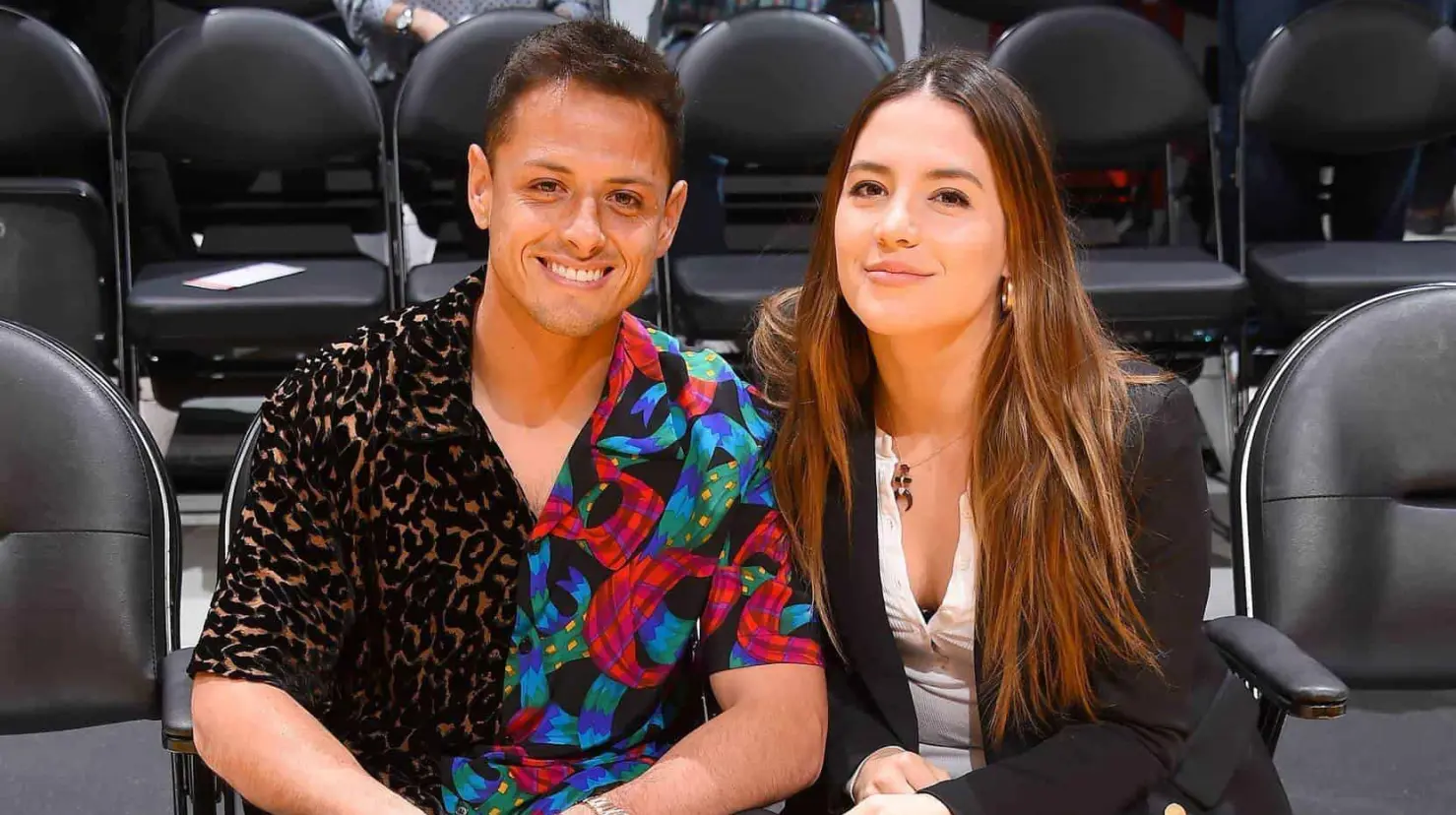 Exesposa de "El Chicharito" lo acusa de abuso sexual