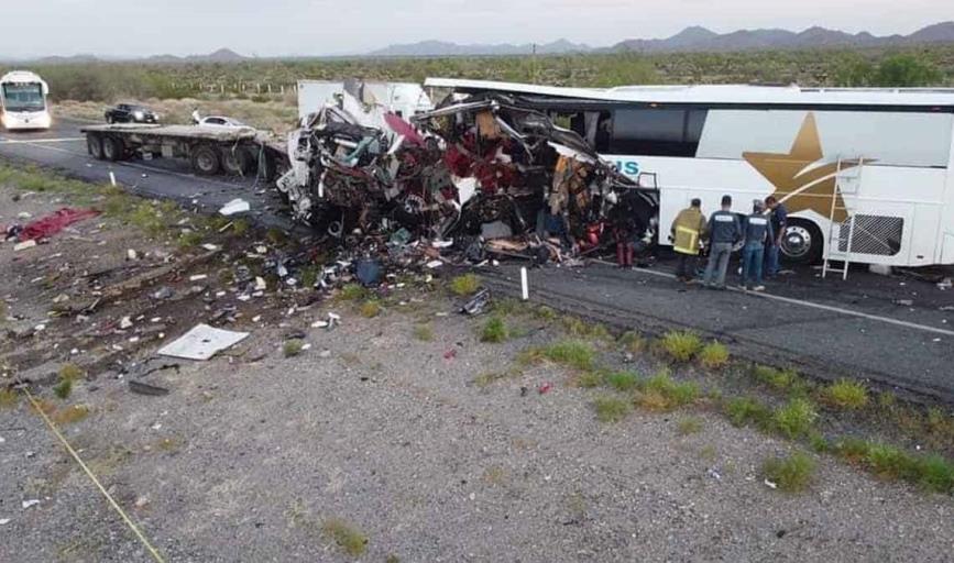 Accidente carretero deja al menos 16 fallecidos