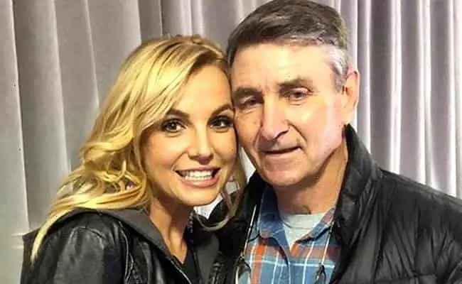 Padre de Britney Spears la extorsiona a cambio de devolverle su libertad