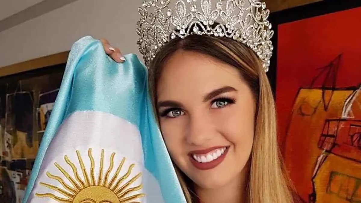 Periodista amenaza con quemarle el rostro con ácido a Miss Universo