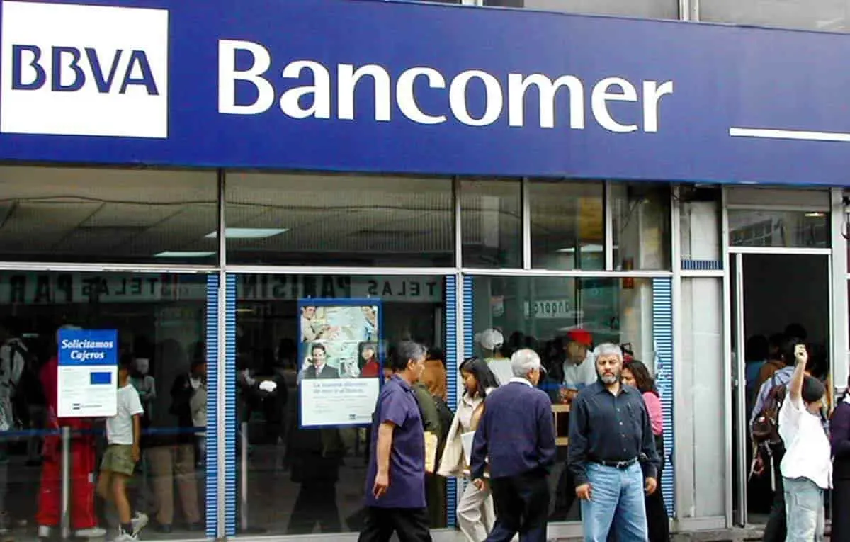 BBVA anuncia compensación a su clientes tras 15 horas de falla