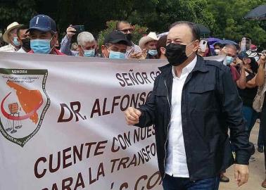 Alfonso Durazo atiende manifestación en Palacio