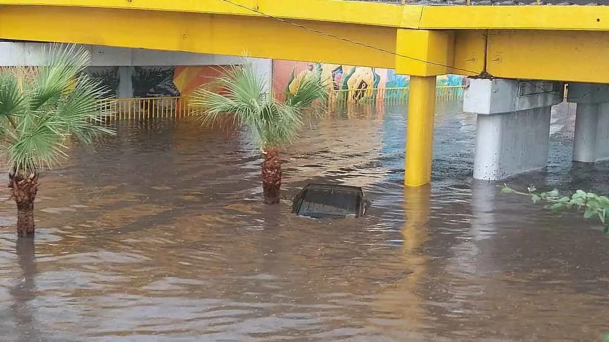 Lluvia y granizada inunda la ciudad