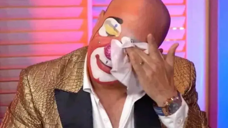 Platanito se quita el maquillaje y llora en programa en vivo