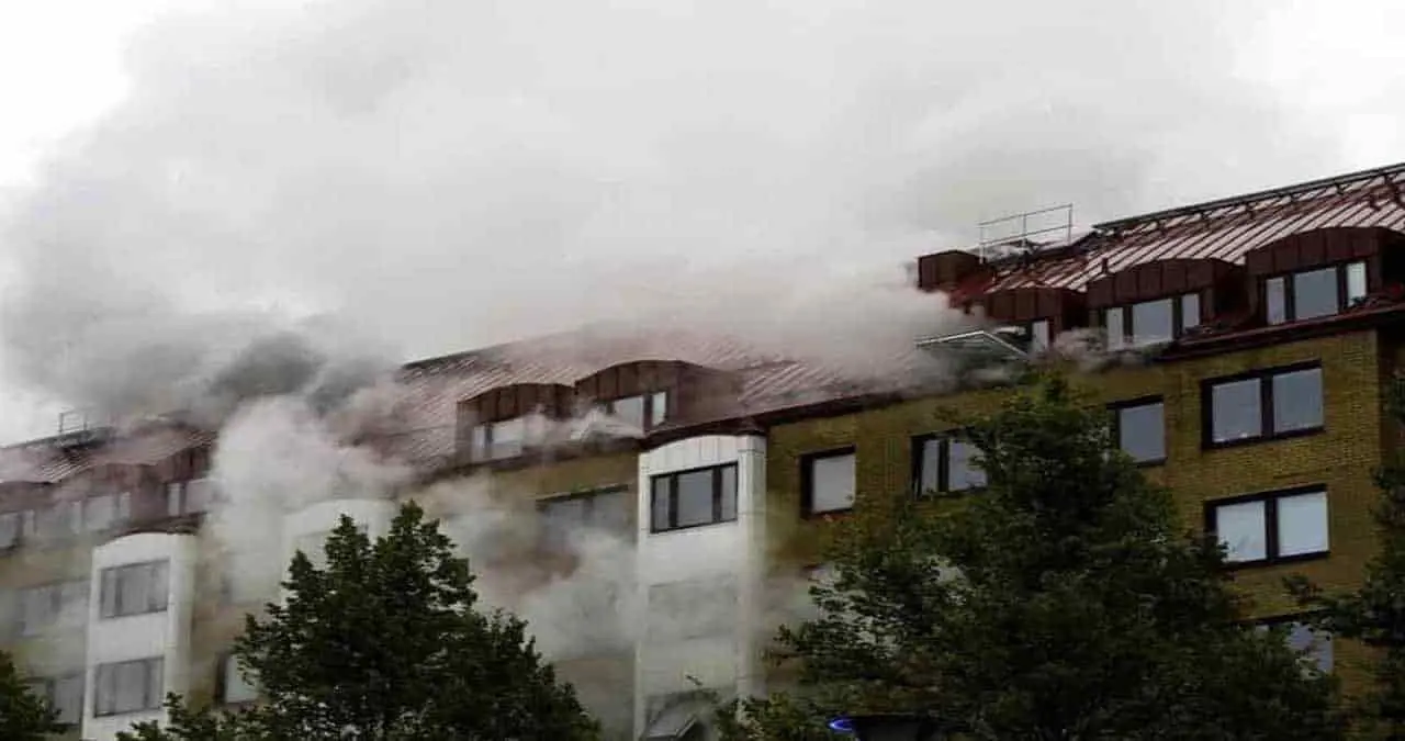 Explosión en edificio deja 25 lesionados