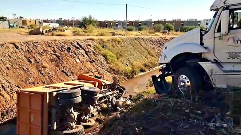 Vuelca dompe en la internacional, a la altura de colonia Misiones